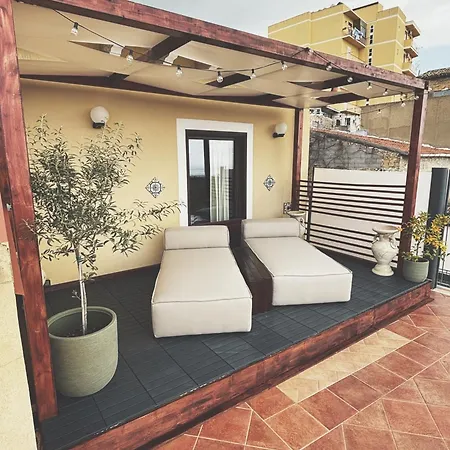 招待所 La Mennulara La Terrazza Del Centro Storico