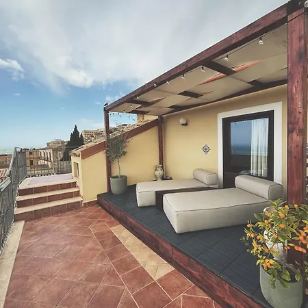 招待所 La Mennulara La Terrazza Del Centro Storico 3*